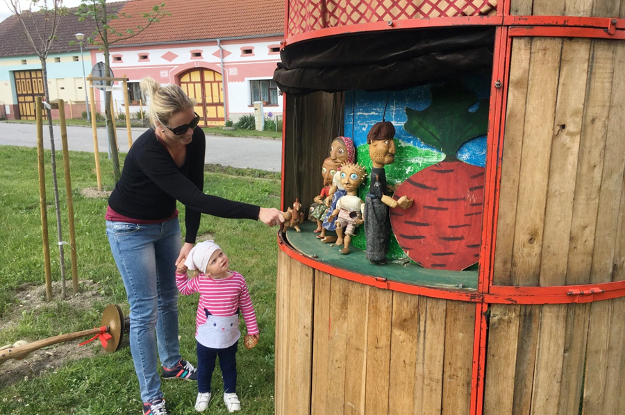 Festivalové divadlo se bude hrát ve stodole, na návsi i pod stromy