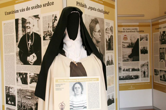 Diktatura versus naděje. Zlomila se církev za totality?