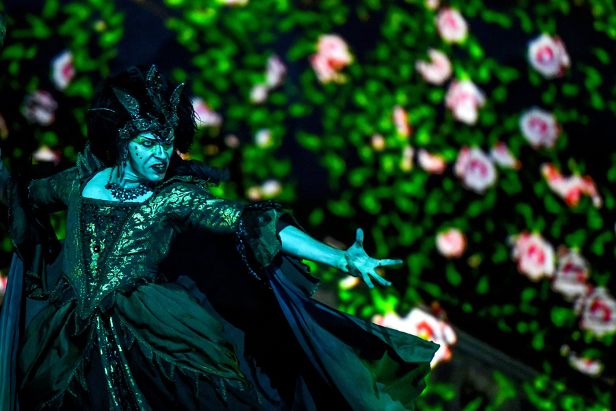 Šípková Růženka i temná Carabosse zatančí před Otáčivým hledištěm