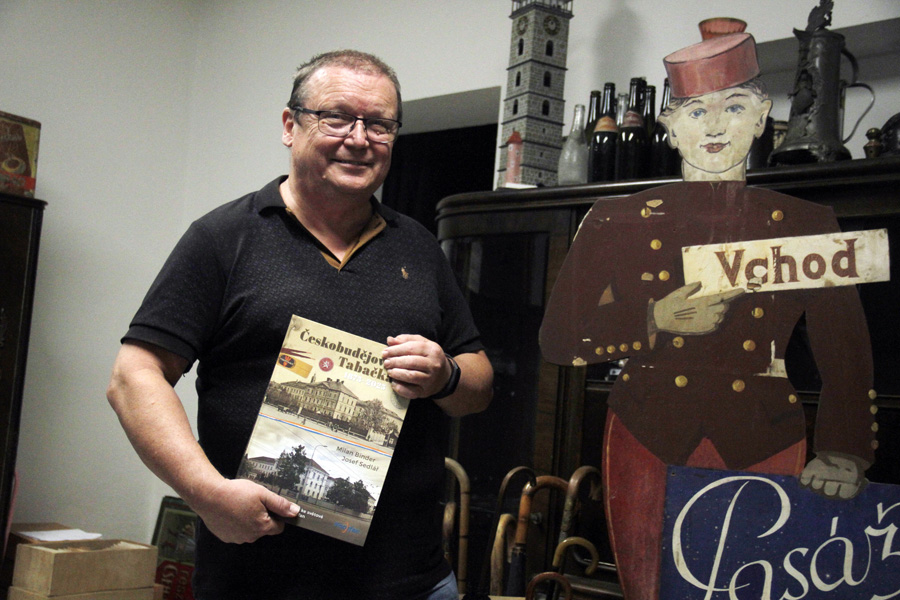 Tabačka: Měla to být kniha o budově. Přibyly historické souvislosti a příběhy