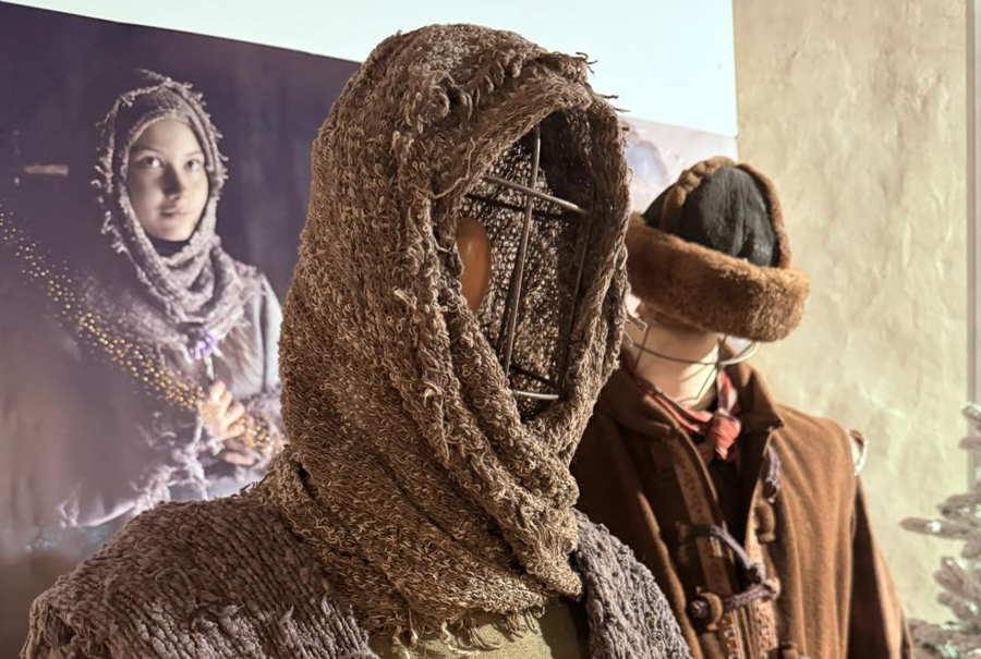 Strakonický hrad oživí výstava filmových kostýmů a kouzelných příběhů z Hoslovic