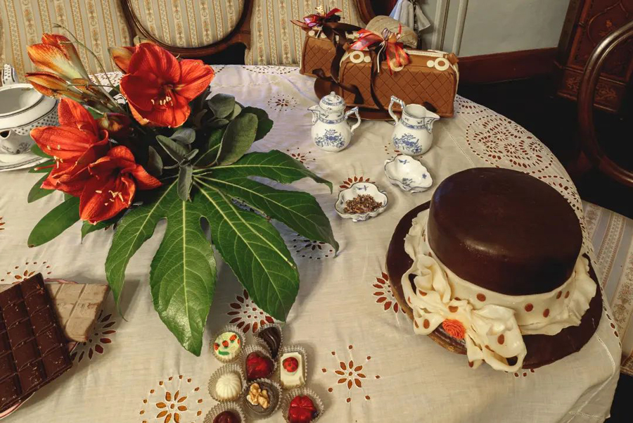 Amaryllis v Třeboni propojí svoji krásu s elegancí klobouků