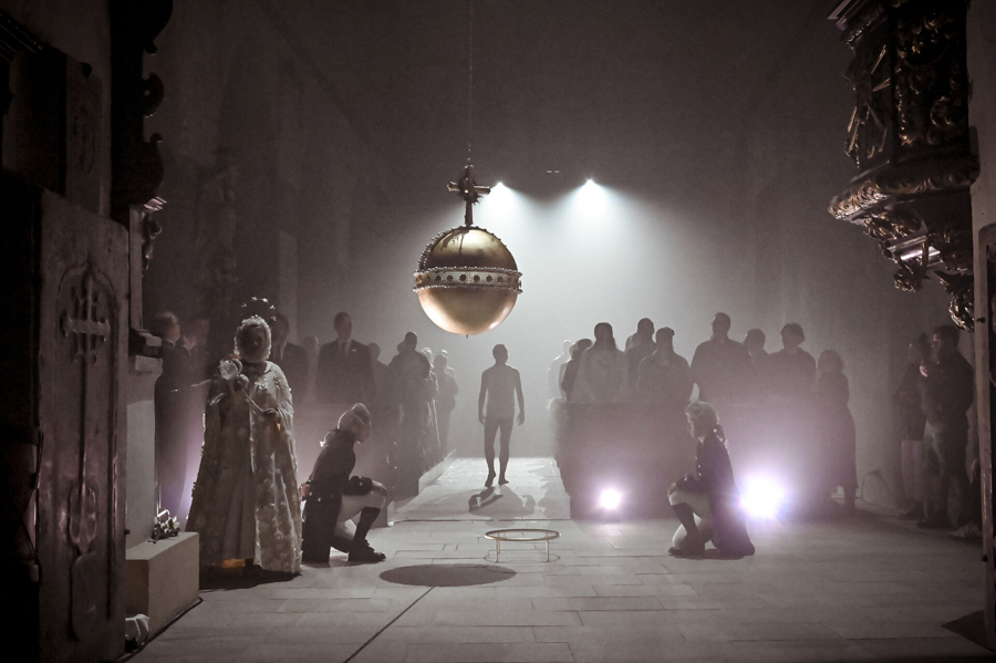 Loutna česká se vrací na fotografiích