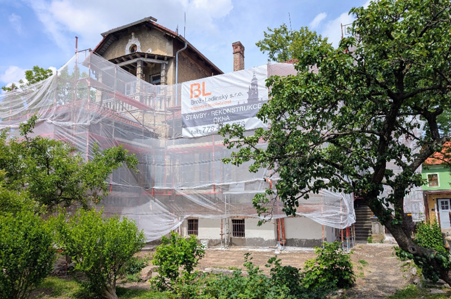 Kendeho vila prochází obnovou. Chystá se na velké akce